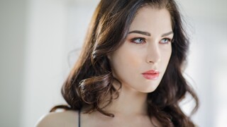 Brunette Bombshell and Her Big Cock - il miglior porno 24/7 su HOTSEXVIDEOS24.COM