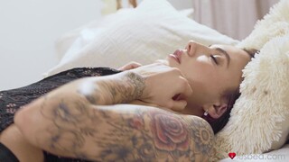 Teen Lesbian Masturbates with Small Boobs - cel mai bun porn 24/7 pe HOTSEXVIDEOS24.COM