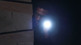 Blonde Housewife Cuffs Black Intruder - il miglior porno 24/7 su HOTSEXVIDEOS24.COM