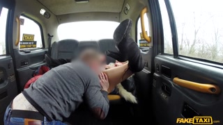Wet and wild milf fuck in the car - die beste Porno 24/7 auf HOTSEXVIDEOS24.COM