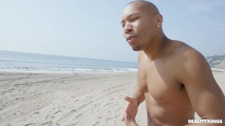 Beach Fucking with Brunette Alexis Tae - il miglior porno 24/7 su HOTSEXVIDEOS24.COM
