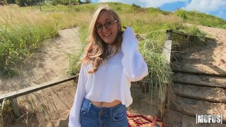 POV Pantsing: Conor Fucks Molly in the Tent - de beste porno 24/7 op HOTSEXVIDEOS24.COM