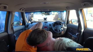 Handjob in car for blonde - il miglior porno 24/7 su HOTSEXVIDEOS24.COM