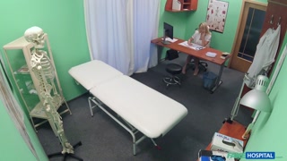 Office Seduction: Nurse Takes Control - HOTSEXVIDEOS24.COMで24/7最高のポルノ