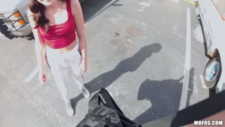 Amateur Blowjob in the Yard - o melhor pornô 24/7 no HOTSEXVIDEOS24.COM
