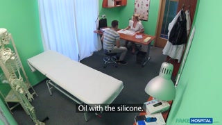 Cheating nurse gets handjob - die beste Porno 24/7 auf HOTSEXVIDEOS24.COM