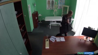Office fuck: Doctor takes thief from behind - 在HOTSEXVIDEOS24.COM上24/7的最佳色情内容