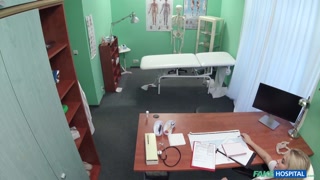Patient Gives Nurse a Handjob - 在HOTSEXVIDEOS24.COM上24/7的最佳色情内容