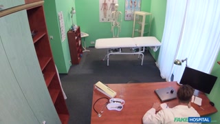 Amateur Babe Handjob for Doctor - 在HOTSEXVIDEOS24.COM上24/7的最佳色情内容
