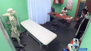 Patient can't resist fucking a nurse - 在HOTSEXVIDEOS24.COM上24/7的最佳色情内容
