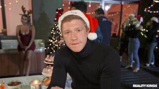 Sneaky POV Christmas Fuck - HOTSEXVIDEOS24.COM에서 24/7 최고의 포르노