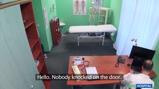 Amateur Doctor Fucks Pussy in Medical Office - 在HOTSEXVIDEOS24.COM上24/7的最佳色情内容