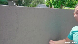 Johnny Love Lends A Hand To MILF Naomi - il miglior porno 24/7 su HOTSEXVIDEOS24.COM