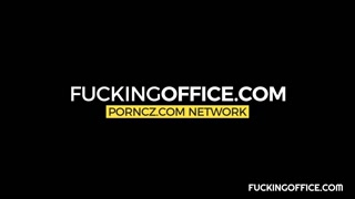 Big Tits Blonde Gets Pounded by Company Director - Karol Lilien - 在HOTSEXVIDEOS24.COM上24/7的最佳色情内容