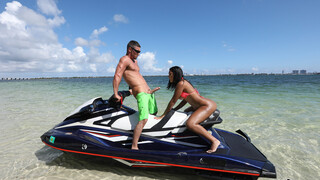 Alina Belle Brunette Doggystyle Pounding on Beach - il miglior porno 24/7 su HOTSEXVIDEOS24.COM