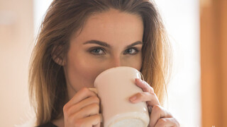 Bare & Naughty - Cara Mell Shaved Action - il miglior porno 24/7 su HOTSEXVIDEOS24.COM