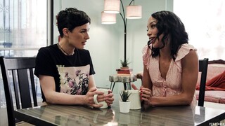 Interracial Lesbian Fun with Natural Tits Alexis Tae and Olive Glass - il miglior porno 24/7 su HOTSEXVIDEOS24.COM