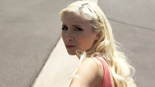 Shaved blonde Piper Perri deepthroats in Bounty Hunters E3 - il miglior porno 24/7 su HOTSEXVIDEOS24.COM