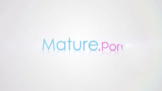 Shery Doesn’t Care About Age In Bed - le meilleur porno 24/7 sur HOTSEXVIDEOS24.COM