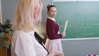 Willow the Busty Teacher Gives Extra Credit in Bed - le meilleur porno 24/7 sur HOTSEXVIDEOS24.COM