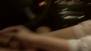 Brunette Emma gives a naughty car handjob in Hawaii - cel mai bun porn 24/7 pe HOTSEXVIDEOS24.COM