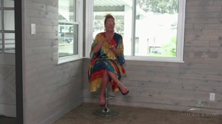 Mature babe Karen Summer flaunts her hairy pussy - den bästa porren 24/7 på HOTSEXVIDEOS24.COM