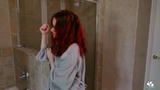 Redhead with Glasses Deepthroats and Gets a Facial - de beste porno 24/7 op HOTSEXVIDEOS24.COM