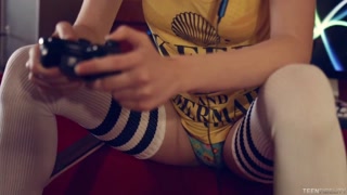 Young & Nerdy Jay Taylor Pleases Ryan Madison with Hot Handjob - die beste Porno 24/7 auf HOTSEXVIDEOS24.COM
