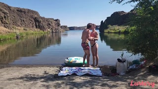 Storm’s Shaved Pussy and Rey’s Long Hair: Mermaid in the USA - le meilleur porno 24/7 sur HOTSEXVIDEOS24.COM