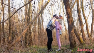 Tadzio Gets an Outdoor Handjob from Irenka - le meilleur porno 24/7 sur HOTSEXVIDEOS24.COM