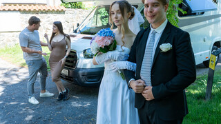 Polly Young Blowjob and Fuck by Stranger Before Wedding - HOTSEXVIDEOS24.COMで24/7最高のポルノ