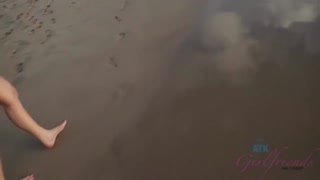 Amateur blonde Makenna strips in shower with perky small tits - el mejor porno 24/7 en HOTSEXVIDEOS24.COM
