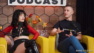 Brazzers Podcast: Big Tits and Small Tits Together – Titty Fuck and Facial - le meilleur porno 24/7 sur HOTSEXVIDEOS24.COM