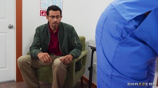 Interracial Medical Mayhem - 在HOTSEXVIDEOS24.COM上24/7的最佳色情内容
