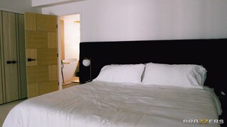Face Sitting, FFM, and a Double Blowjob! - 在HOTSEXVIDEOS24.COM上24/7的最佳色情内容