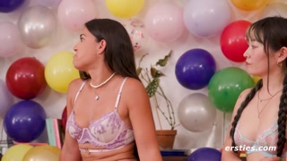 Round 1 of Lingerie Lesbian Fun - pornografi terbaik 24/7 di HOTSEXVIDEOS24.COM