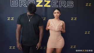 Latina Bombshell Violet Myers in the Bathroom - tonton video seks panas di HOTSEXVIDEOS24.COM