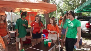 Tailgating with Katerina Deville and Friends - najlepsze porno 24/7 na HOTSEXVIDEOS24.COM