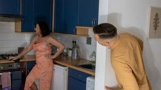 Giving My British Stepmom Eva Jayne a Facial in Lingerie - pornografi terbaik 24/7 di HOTSEXVIDEOS24.COM