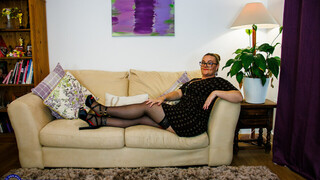 Glasses Ashley Ace Sucks Cock in Pantyhose - ดูวิดีโอเซ็กส์ร้อนๆ ที่ HOTSEXVIDEOS24.COM