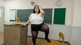 Shizuka's Big Ass and Tits: A Naughty Teacher's Delight - die beste Porno 24/7 auf HOTSEXVIDEOS24.COM