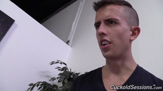 Rob Piper Fucks Petite Emily Austin in Shaved Pussy - il miglior porno 24/7 su HOTSEXVIDEOS24.COM