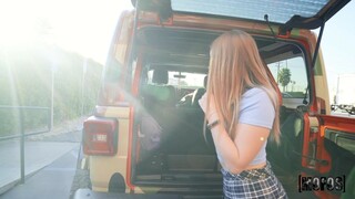 Pushing Her to Give a Blowjob - il miglior porno 24/7 su HOTSEXVIDEOS24.COM