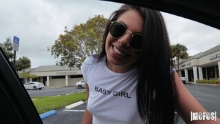 Amateur Latina Gets Fucked in a Car - le meilleur porno 24/7 sur HOTSEXVIDEOS24.COM