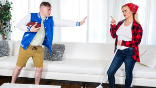 FreeUse Fuck with Flexible, Blonde Stepmom - il miglior porno 24/7 su HOTSEXVIDEOS24.COM