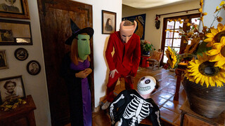 The Pranksters of Halloween - die beste Porno 24/7 auf HOTSEXVIDEOS24.COM