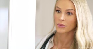 Big Tits Doctor Bangs Emma Hix - Fingering & Cum on Ass - HOTSEXVIDEOS24.COM에서 24/7 최고의 포르노