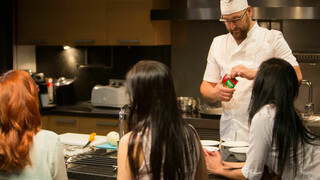 Lesbian Chef Kissing and Licking - il miglior porno 24/7 su HOTSEXVIDEOS24.COM