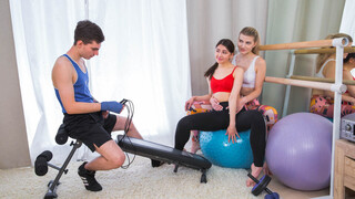 Lesbian Trio: Monroe Fox, Rin White, and Young Marc Crow - หนังโป๊ที่ดีที่สุด 24/7 บน HOTSEXVIDEOS24.COM